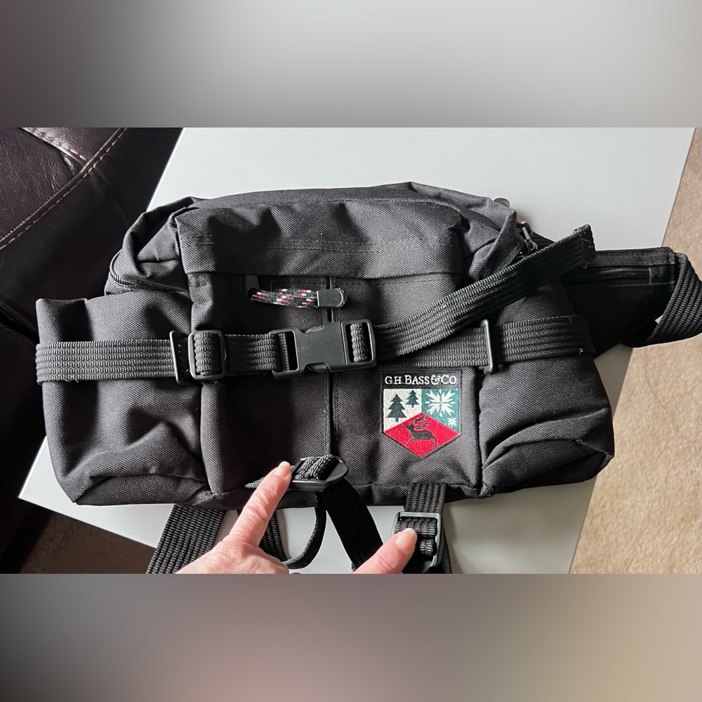 G.H. Bass & Co. Black Men’s Crossbody Sling Bag Fanny pack #B-27